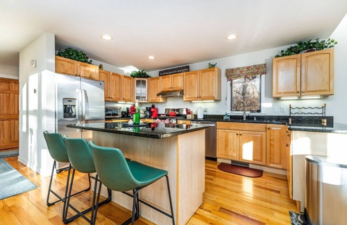 The Galena Territory House | 3 bedroom 3 bath, expansive views Treehouse feel