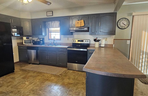 Springville House | 3-bedroom 3-bath house in Springville, TN. KY LAKE FISHING . Bring your boat !