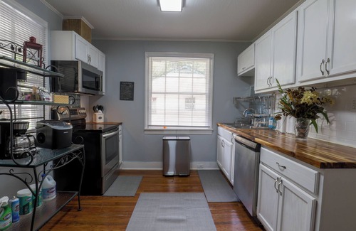 Hattiesburg House | 3-bedroom/3 bathroom Southern Cottage in the center of everything.