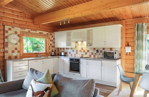 Winchester Cabin | 3 Bedroom, 5 star, award winning Lodge with luxurious hot tub (sleeps 6)