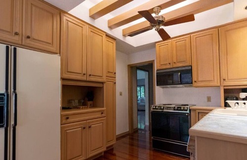 Southwest Coconut Grove Apartment | 3 Bedroom 629889 by Houzlet