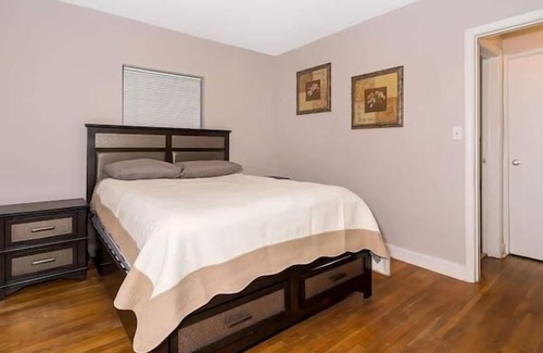 Parkside Apartment | 3 Bedroom 654492 by Houzlet