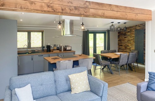 Bridgnorth Ski Chalet | 3 bedroom accommodation in Bridgnorth