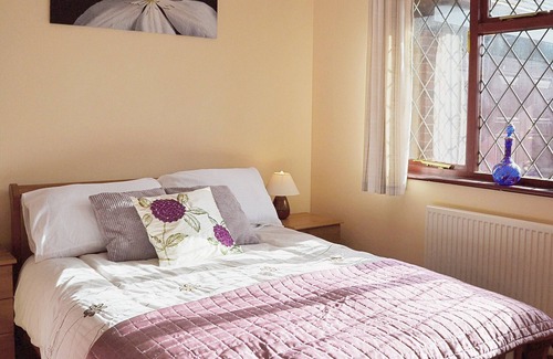 Totland Bay Cottage | 3 bedroom accommodation in Totland, near Freshwater