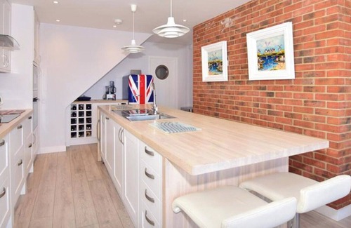 Lydd-on-Sea Cottage | 3 bedroom accommodation in Dungeness