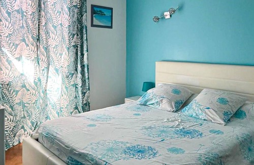 Rognac House | 3 bedroom accommodation in Rognac