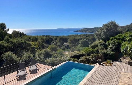 Cap Benat House | 3-bedroom air-conditioned villa with pool and sea view in the Gaou Benat estate