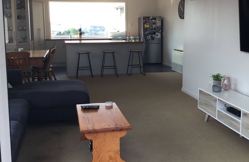 Dunedin House | 3 bedroom -all day sun overlooking Tomahawk beach