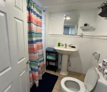 Hillside Apartment | 3 bedroom apartment 9 mins away from Airport