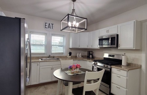 Buffalo Apartment | 3-bedroom apartment Buffalo-Niagara Falls neasy parking