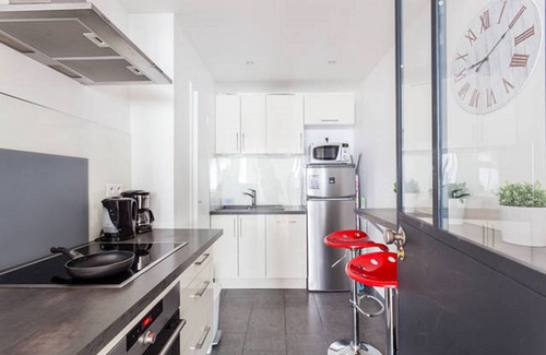 Notre-Dame Apartment | 3 bedroom apartment in the heart of Versailles 1 min Versailles Rive Droite train station