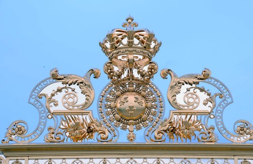 Notre-Dame Apartment | 3 bedroom apartment in the heart of Versailles 1 min Versailles Rive Droite train station
