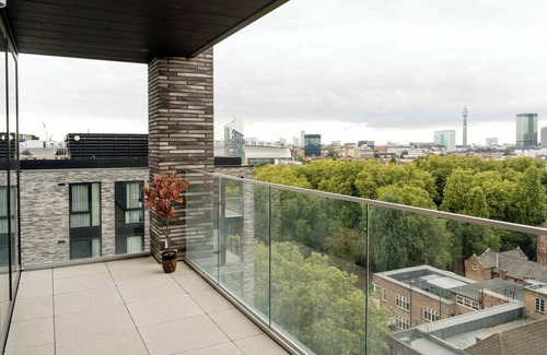 St. Pancras and Somers Town Apartment | 3-bedroom apartment in delightful London with WiFi, fitness room, AC