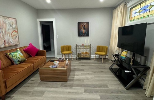 Elizabeth Apartment | 3 Bedroom Apartment near airport and New York City