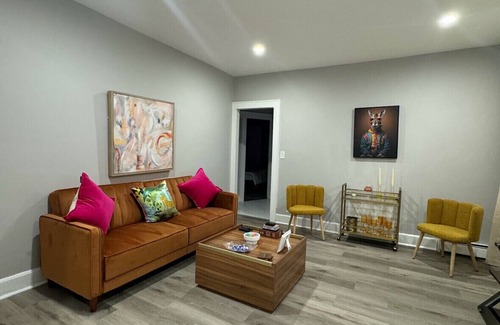 Elizabeth Apartment | 3 Bedroom Apartment near airport and New York City