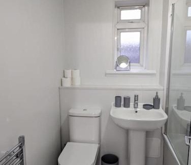 Gorgie Apartment | 3 Bedroom Apartment Sleeps 8