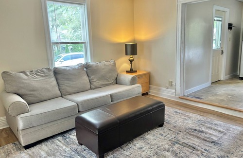 South End Apartment | 3-bedroom apartment in charming Southend Burlington