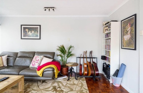 Ashgrove Apartment | 3 bedroom apartment with amazing pool close to city, mountains and amenities