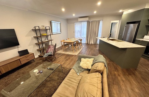 Adelaide Central Business District Apartment | 3 Bedroom Apt City, with Yard, Pet Friendly