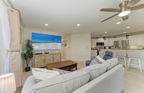 Englewood Condo | 3 Bedroom-Beach Front Condo w/Beautiful Views of the Gulf