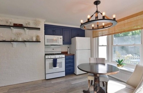 Wilburs Point House | 3-bedroom beach house in tranquil Fairhaven with Gazebo, WiFi, AC.Relax & unwind