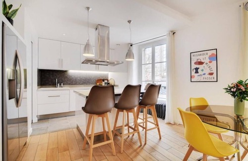 Montparnasse Apartment | 3 BEDROOM BRIGHT & CHEERFUL PARISIAN VACATION RENTAL