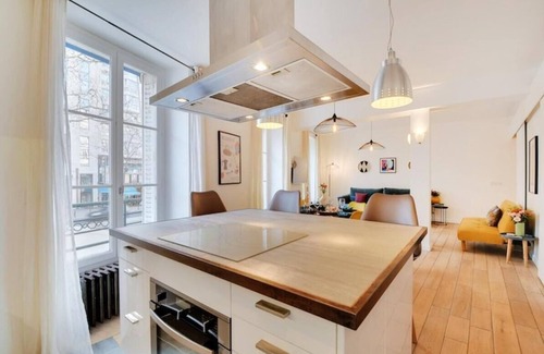 Montparnasse Apartment | 3 BEDROOM BRIGHT & CHEERFUL PARISIAN VACATION RENTAL
