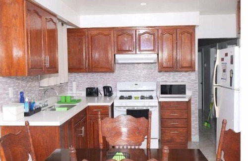 Emery House | 3 Bedroom Bungalo Spacious