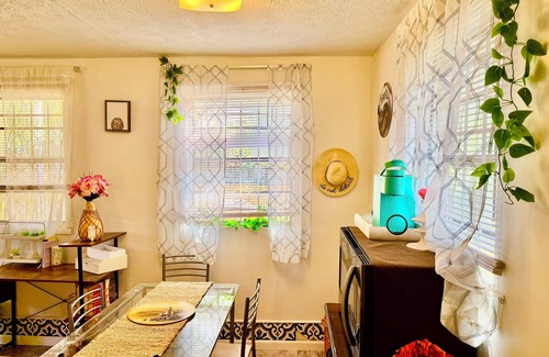 Urban Core House | 3-bedroom bungalow in fabulous downtown Springfield area in JAX FL- WiFi, AC
