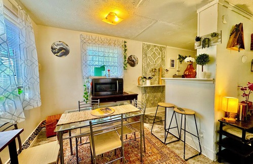 Urban Core House | 3-bedroom bungalow in fabulous downtown Springfield area in JAX FL- WiFi, AC