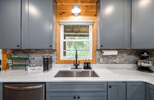 Blairsville Cabin | 3-bedroom cabin in charming Blairsville with WiFi, AC. Happy travels