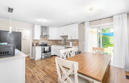 Northeast Raleigh House | 3-bedroom Canary Cottage: King Master - 10 Min from Dtownn