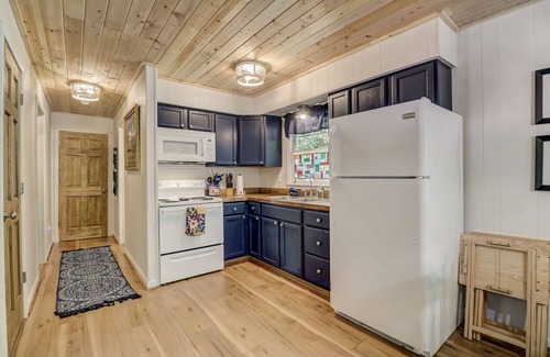 Whittier Ski Chalet | 3-bedroom chalet in marvelous Whittier with fireplace, private balcony