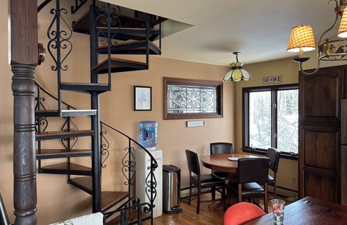 Ellicottville Ski Chalet | 3-bedroom chalet in marvelous Ellicottville with WiFi, sauna, deck and grill
