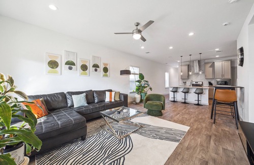 Southeast Houston House | 3-bedroom charming house with WiFi, close to Downtown/Texas Medical Center