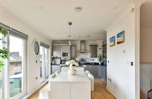 Shaftesbury Apartment | 3 bedroom Clapham penthouse