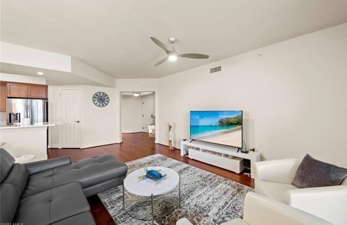 Hammock Bay Condo | 3 Bedroom Condo 96627 by Houzlet