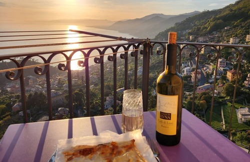 Camogli Condo | 3-bedroom condo, full kitchen, 1leaving room 1 bathroom, balcony great view