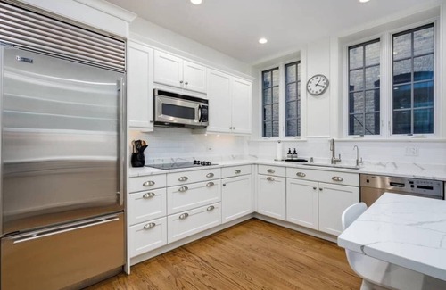 Gold Coast Condo | 3-bedroom condo in cool Chicago with WiFi, AC