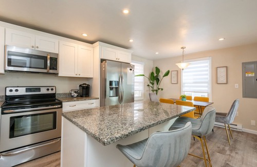 Swampscott Apartment | 3 bedroom condo nestled in Historic fishing village - dog friendly