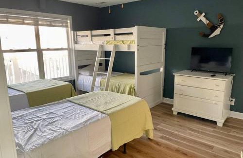 Long Beach Apartment | 3 Bedroom Condo, Ocean Views & Short Walk to Beach!
