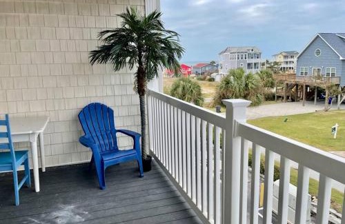 Long Beach Apartment | 3 Bedroom Condo, Ocean Views & Short Walk to Beach!
