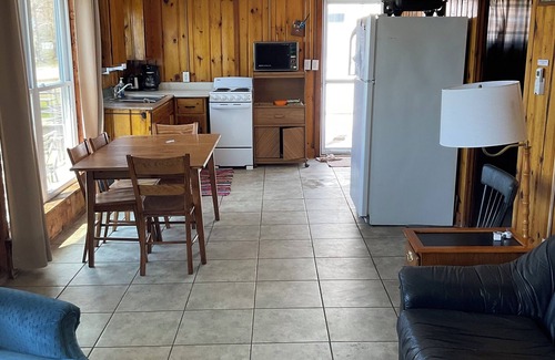 Mears House | 3 bedroom cottage directly on beautiful Silver Lake