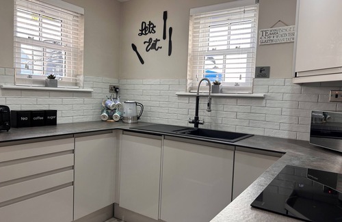 Conwy House | 3 Bedroom Cottage in the Heart of Conwy Parking Sleeps 4
