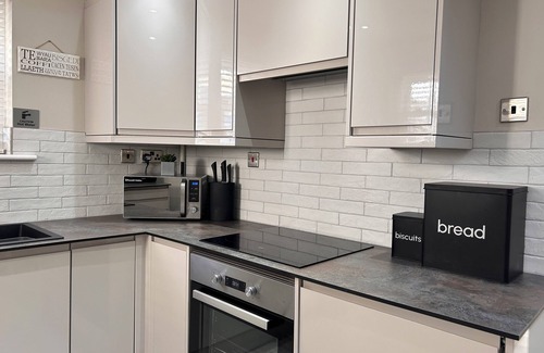 Conwy House | 3 Bedroom Cottage in the Heart of Conwy Parking Sleeps 4