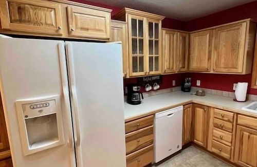 Northeast Michigan Cottage | 3- Bedroom cottage near Pleasant Lake in Cadillac