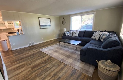 Cadillac Cottage | 3 - Bedroom Cottage Near Lake Mitchell in Cadillac