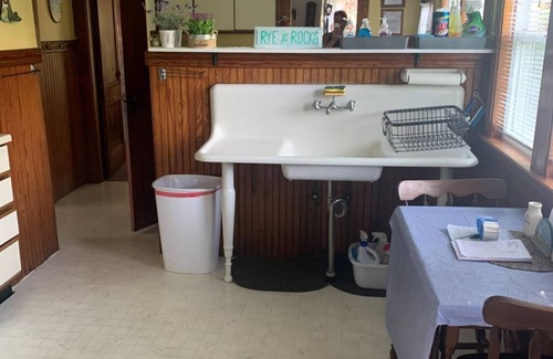 Rye Cottage | 3-Bedroom Cottage-Rye, NH, Ocean View, Big Yard & Parking for Multiple Vehicles.