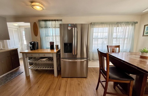 Ship Bottom House | 3 bedroom Cottage w/Tiki Bar, great location in Ship Bottom