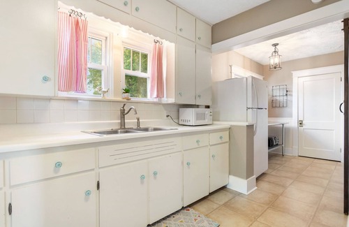 Spring Lake House | 3 Bedroom Cottage with Private Fenced Yard